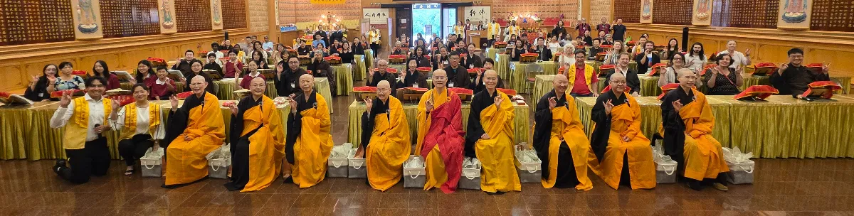 Xiangyun Temple Holds Offering Ceremony for Monastics, Making the Lianghuang Dharma Assembly Even More Auspicious